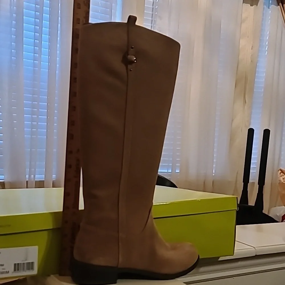 Boots - Picture 7 of 15